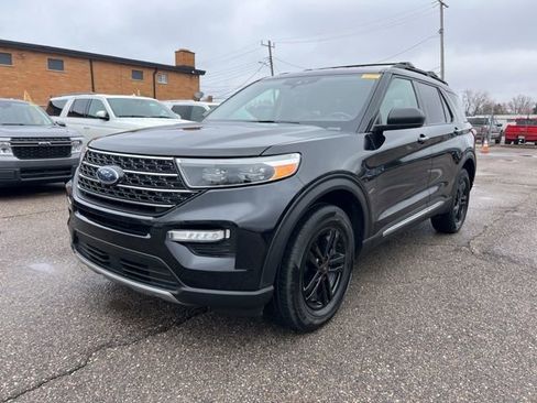 Certified 2024 Ford Explorer XLT w/ Equipment Group 202A image 28