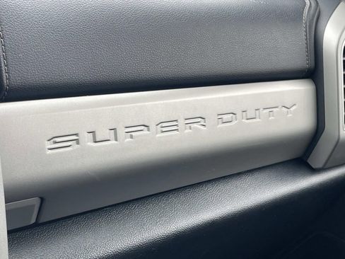 Used 2022 Ford F350 Lariat image 24