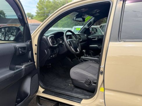 Used 2018 Toyota Tacoma TRD Off-Road w/ Technology Package AWD/4WD image 88