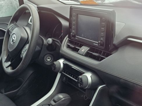 Used 2020 Toyota RAV4 LE image 14