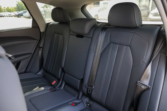 Certified 2025 Audi Q5 Premium AWD/4WD image 38