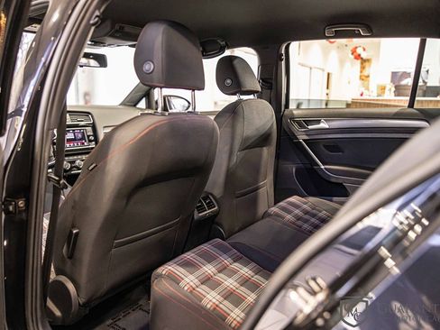 Used 2019 Volkswagen Golf S image 31