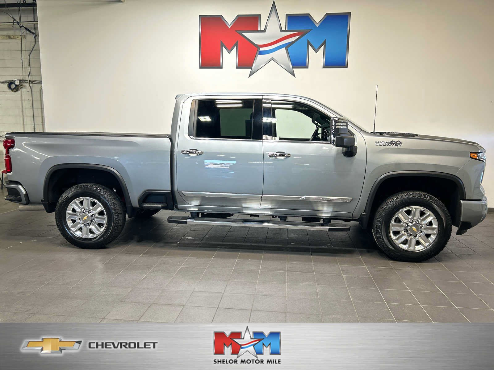 Used 2024 Chevrolet Silverado 2500 High Country w/ High Country Premium Package AWD/4WD image 1