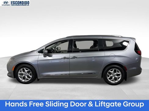 Used 2019 Chrysler Pacifica Touring-L Plus w/ Advanced Safetytec Group FWD image 3