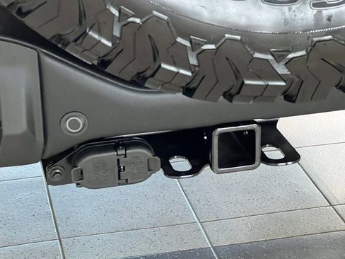 Used 2025 Ford Bronco Badlands image 6