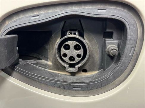 Used 2021 Chrysler Pacifica Limited w/ Premium & Safety Sphere Group image 24