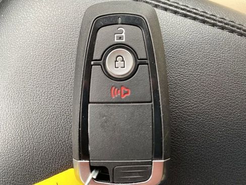 Used 2024 Ford Edge SEL image 19