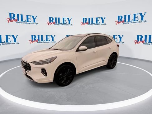 Certified 2023 Ford Escape ST-Line Elite w/ Premium Technology Package AWD/4WD image 4