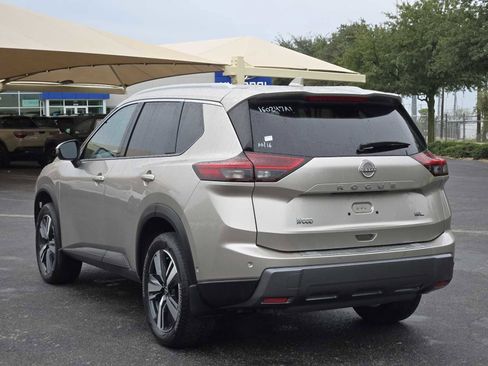 Used 2024 Nissan Rogue SL w/ SL Premium Package image 5