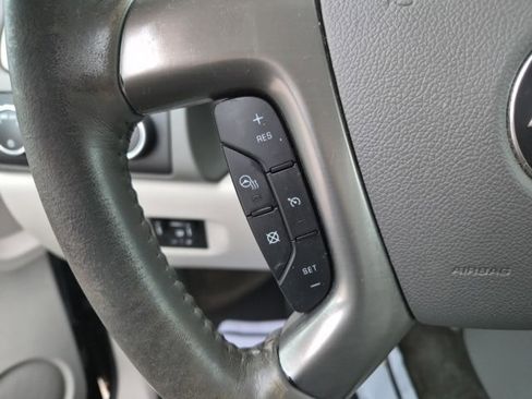 Used 2013 Chevrolet Avalanche LTZ image 19