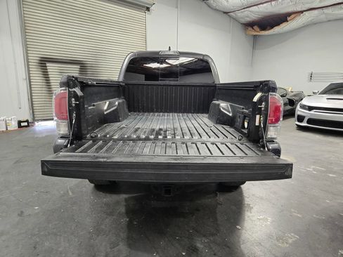 Used 2020 Toyota Tacoma TRD Sport w/ Technology Package image 10