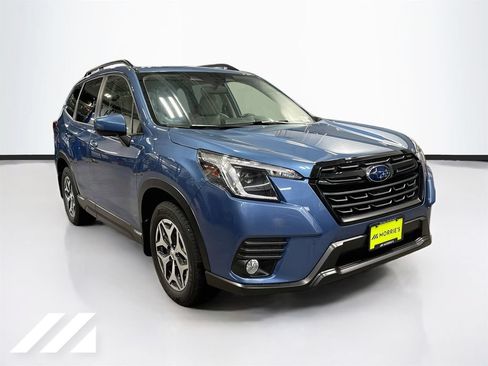 Used 2022 Subaru Forester Premium AWD/4WD image 3