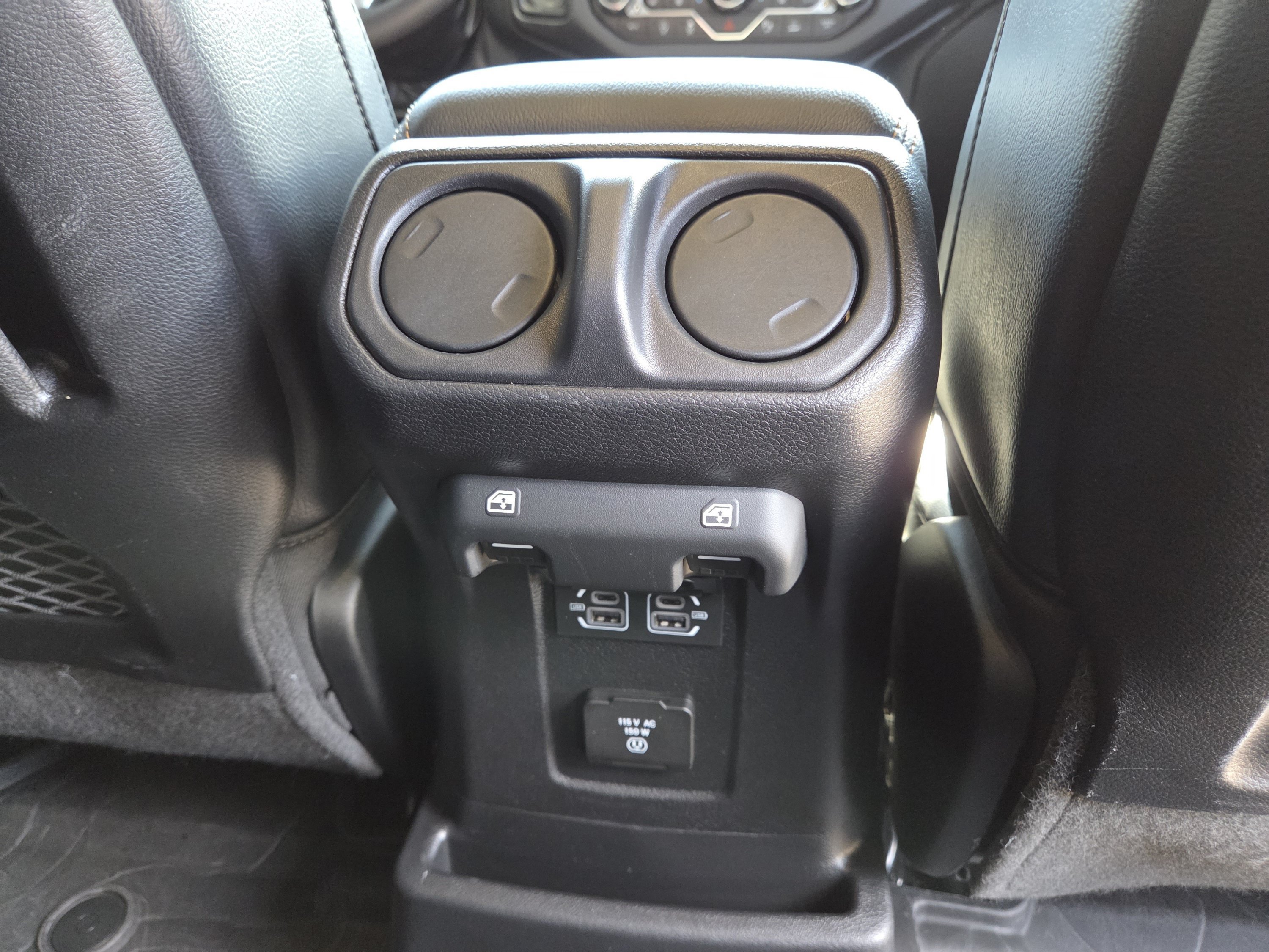 Used 2024 Jeep Wrangler Unlimited Sahara w/ Technology Group AWD/4WD image 31