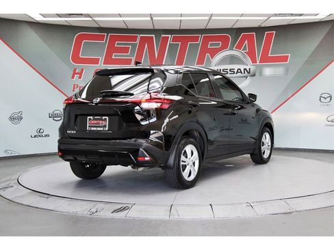 Certified 2025 Nissan Kicks Play S image 5