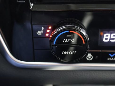 Used 2023 Nissan Rogue SL w/ SL Premium Package image 15