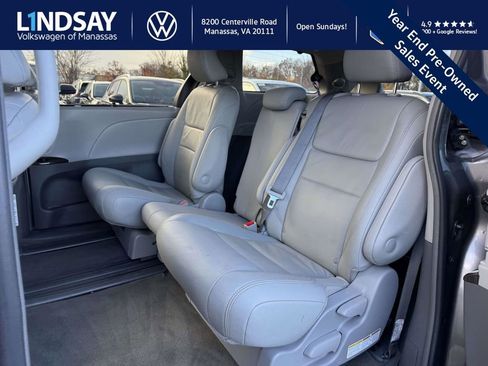 Used 2018 Toyota Sienna XLE image 11
