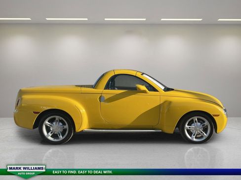 Used 2003 Chevrolet SSR w/ Preferred Equipment Group image 3
