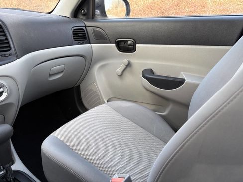 Used 2010 Hyundai Accent GLS image 16