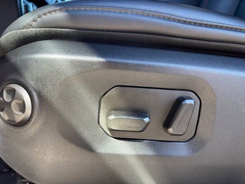 Used 2024 Jeep Wrangler Unlimited Rubicon AWD/4WD image 12