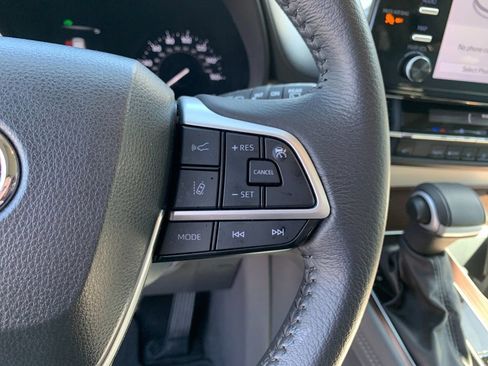 Used 2024 Toyota Sienna XLE image 31