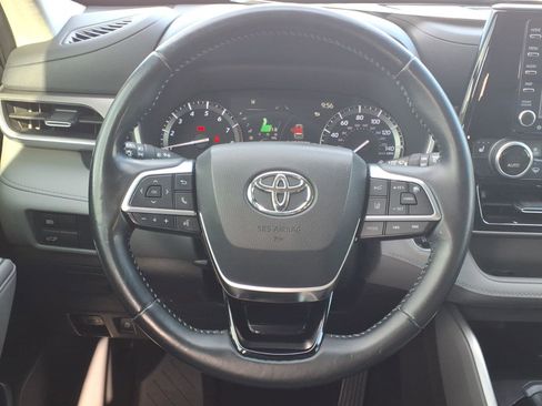 Used 2021 Toyota Highlander XLE image 17
