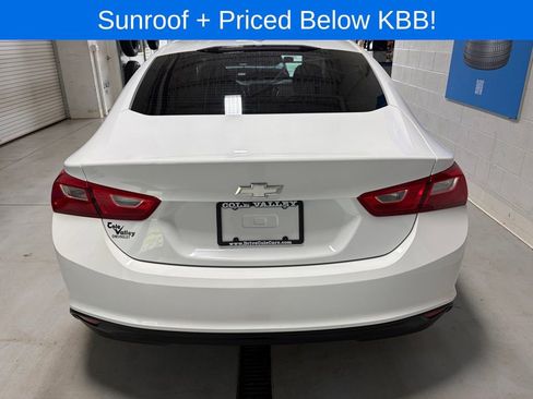 Used 2017 Chevrolet Malibu LT image 9