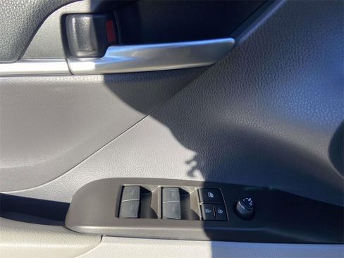 Used 2024 Toyota Camry SE image 11