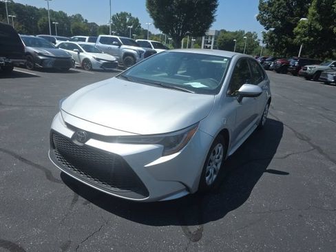 Used 2022 Toyota Corolla LE FWD image 4
