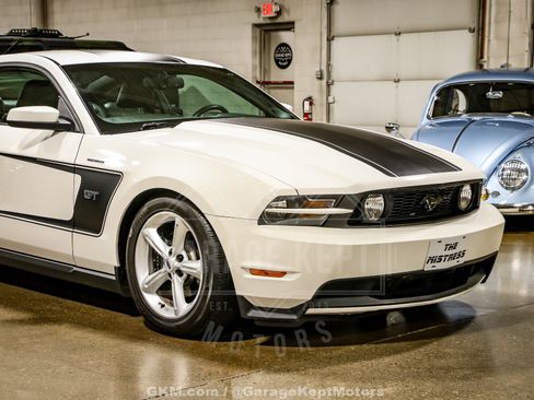 Used 2010 Ford Mustang GT RWD image 13