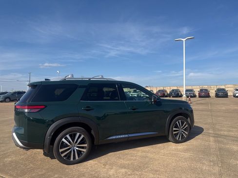Used 2025 Nissan Pathfinder Platinum image 25