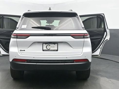 Used 2023 Jeep Grand Cherokee Altitude AWD/4WD image 54
