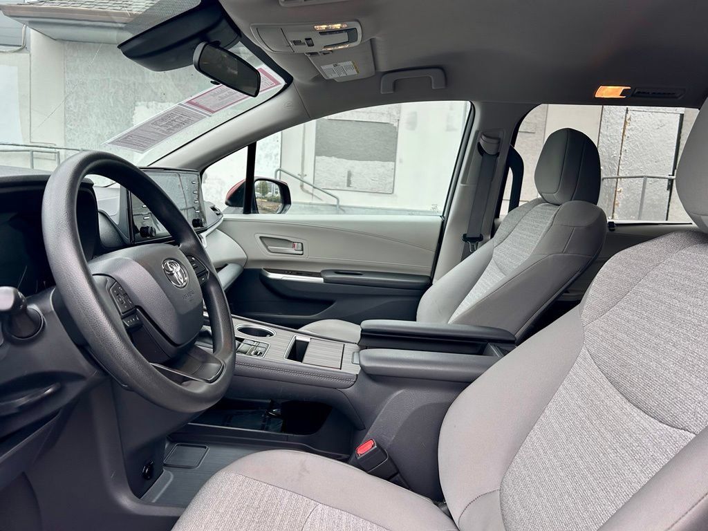 Certified 2024 Toyota Sienna LE AWD/4WD image 10