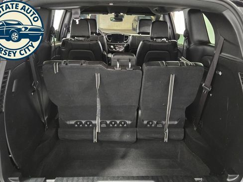 Used 2025 Chrysler Pacifica Select FWD image 36