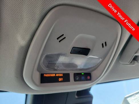 Used 2025 Chevrolet Trax LT FWD image 15