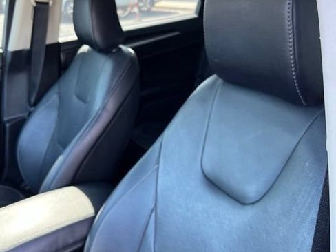 Used 2020 Ford Fusion Energi Titanium FWD image 11