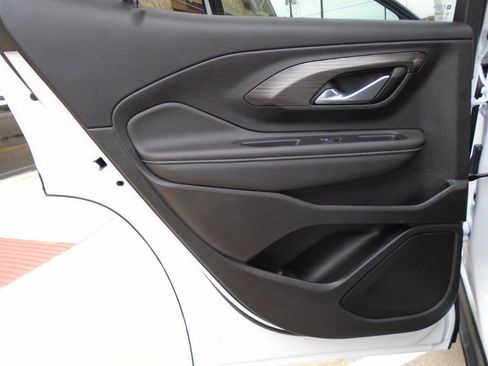 Used 2024 GMC Terrain SLE image 29