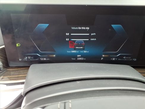 Used 2025 BMW X5 xDrive50e image 25