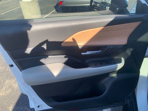 Used 2024 Toyota Grand Highlander Platinum image 12