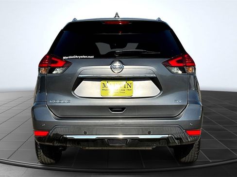 Used 2019 Nissan Rogue SV image 4