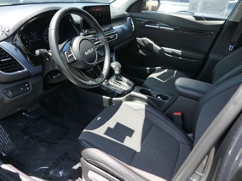 Used 2022 Kia Seltos S FWD image 7