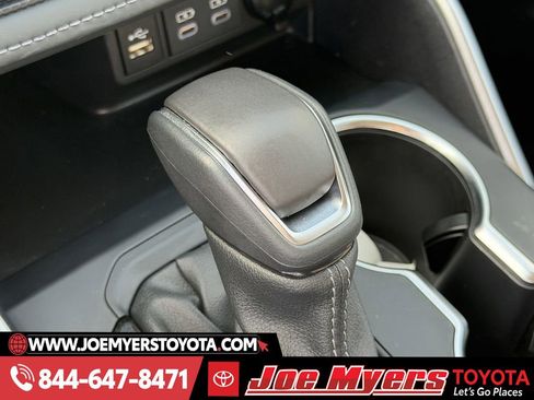 Used 2025 Toyota Highlander LE image 21