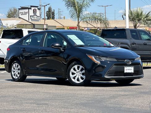 Used 2025 Toyota Corolla LE FWD image 8
