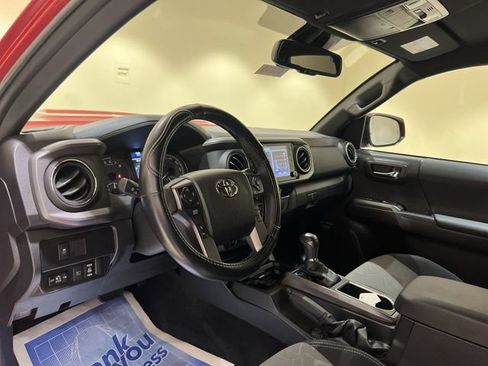 Used 2022 Toyota Tacoma TRD Sport w/ Technology Package RWD image 9
