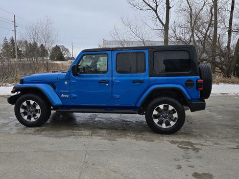 Used 2022 Jeep Wrangler Unlimited Sahara w/ Dual Top Group image 8