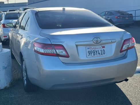 Used 2011 Toyota Camry LE image 6