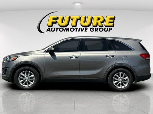 Used 2017 Kia Sorento FWD w/ LX Convenience Package image 7