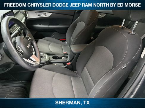 Used 2023 Kia Forte LXS w/ LXS Technology Package FWD image 7