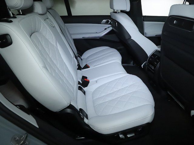 Used 2024 BMW X7 xDrive40i w/ Executive Package AWD/4WD image 37