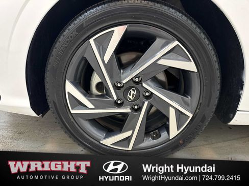 Used 2025 Hyundai Elantra SEL FWD image 8