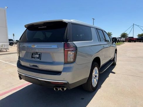 Used 2024 Chevrolet Suburban Premier w/ Premium Package RWD image 3